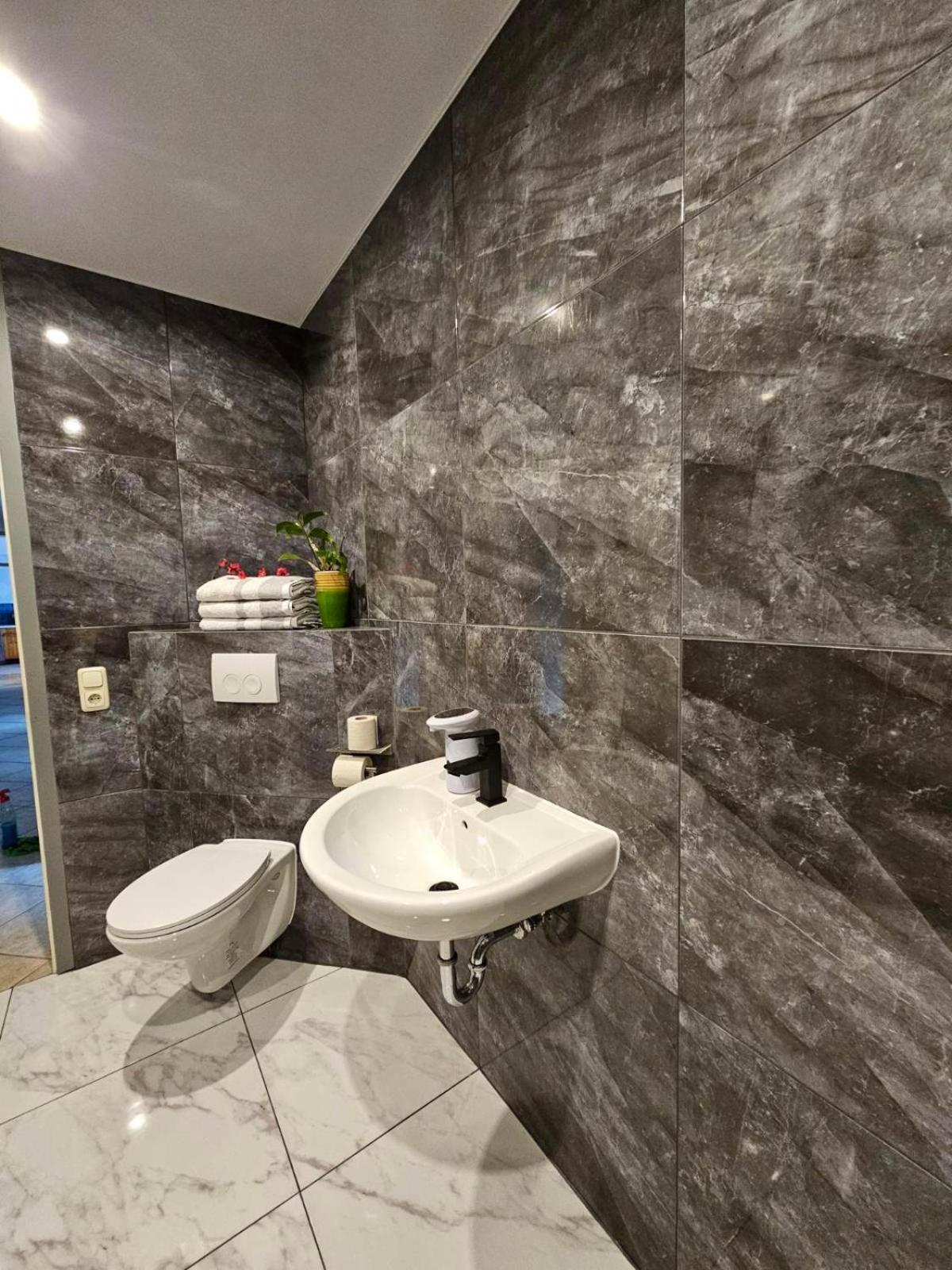 Kompfort Business Apartment Wertheim Bagian luar foto